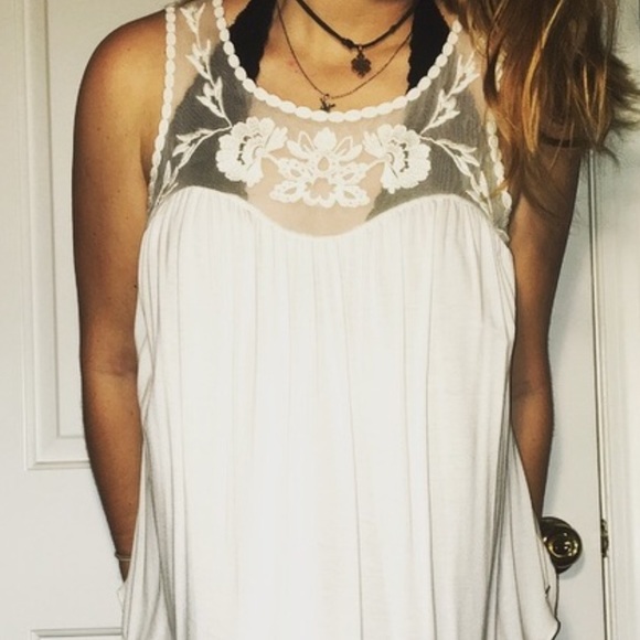 AEO White Tank W/ Lace Details - Picture 5 of 5